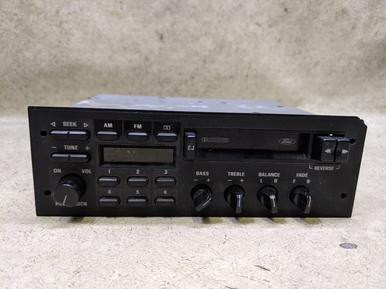 Stereo Radio AM FM Cassette With Clock Fits 91-92 FORD EXPLORER e10-70/203987
