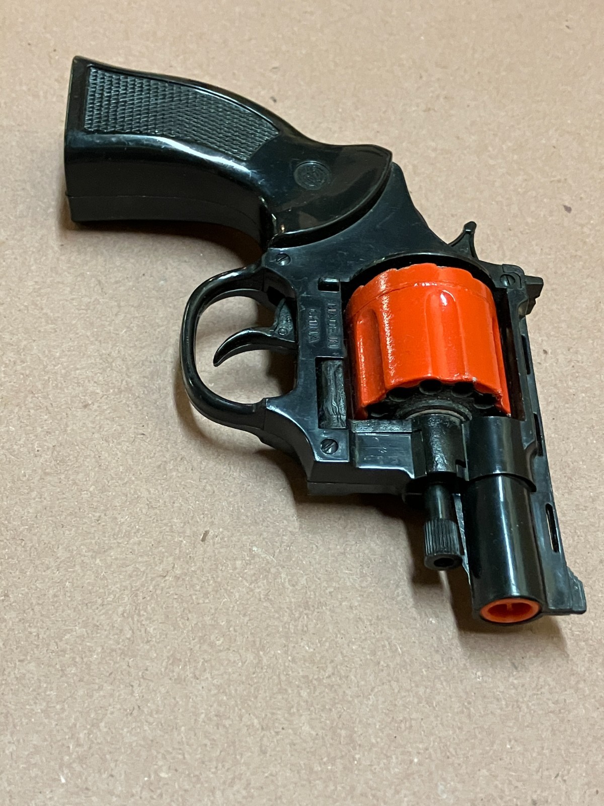 Cap Gun Revolver Die Cast Pistol 12 shot Toy Detective Pistol NOT WORKING