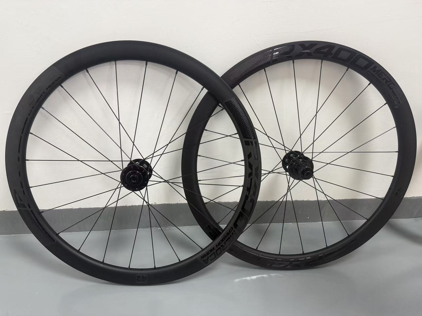 MEROCA 42mm Carbon Road Wheelset 700C Clincher Bicycle Wheels 6-Bolts Disc Brake