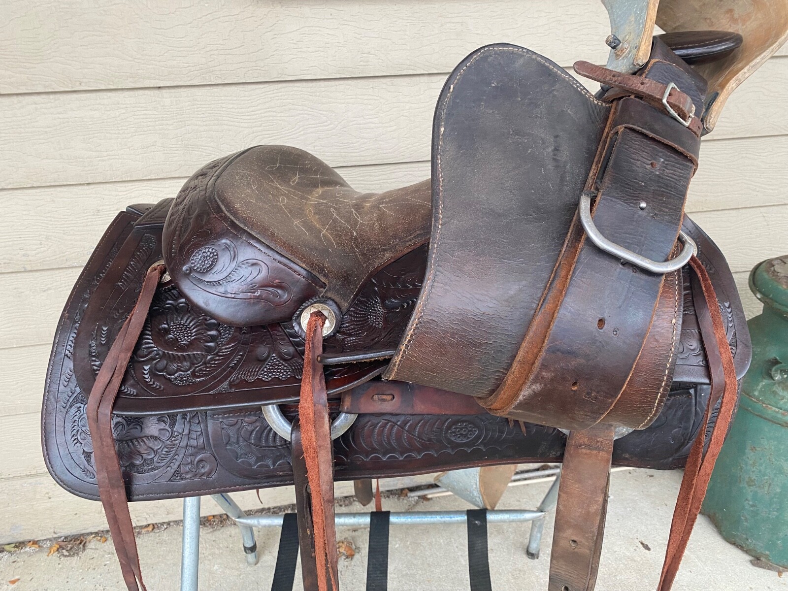 Used/Vintage 1960's G. H. Vaught 15" tooled leather Western saddle US made