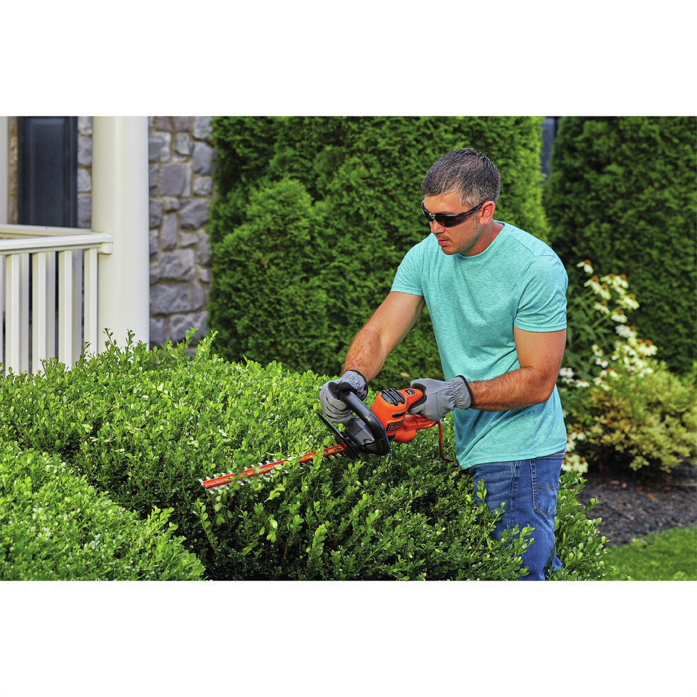 Black & Decker BEHT200 120V 3.5 Amp 18 in. Electric Hedge Trimmer New