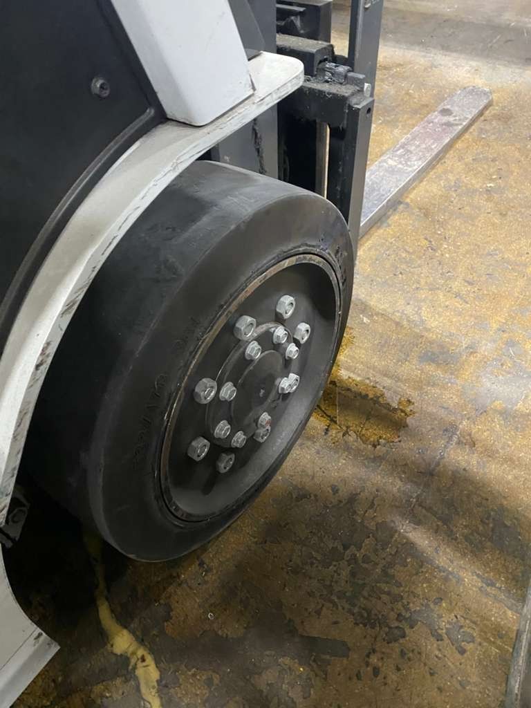 UniCarriers MCP1F2A25LV LP Forklift 4,400 lb Capacity Side Shift 3F Mast