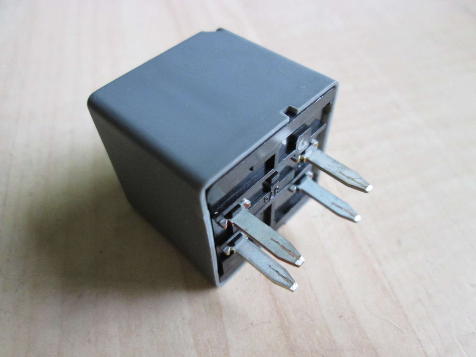 GM Delphi 15328864 8864 Automotive Relay 4-prong 12V #R21FC