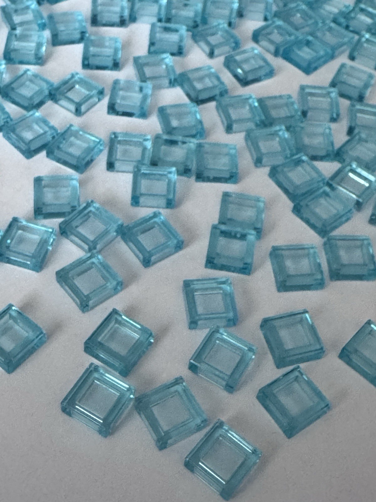 LOT OF 200 BRAND NEW LEGO PIECES BLUE CLEAR TRANSPARENT  1x1 FLAT WATER LAKE