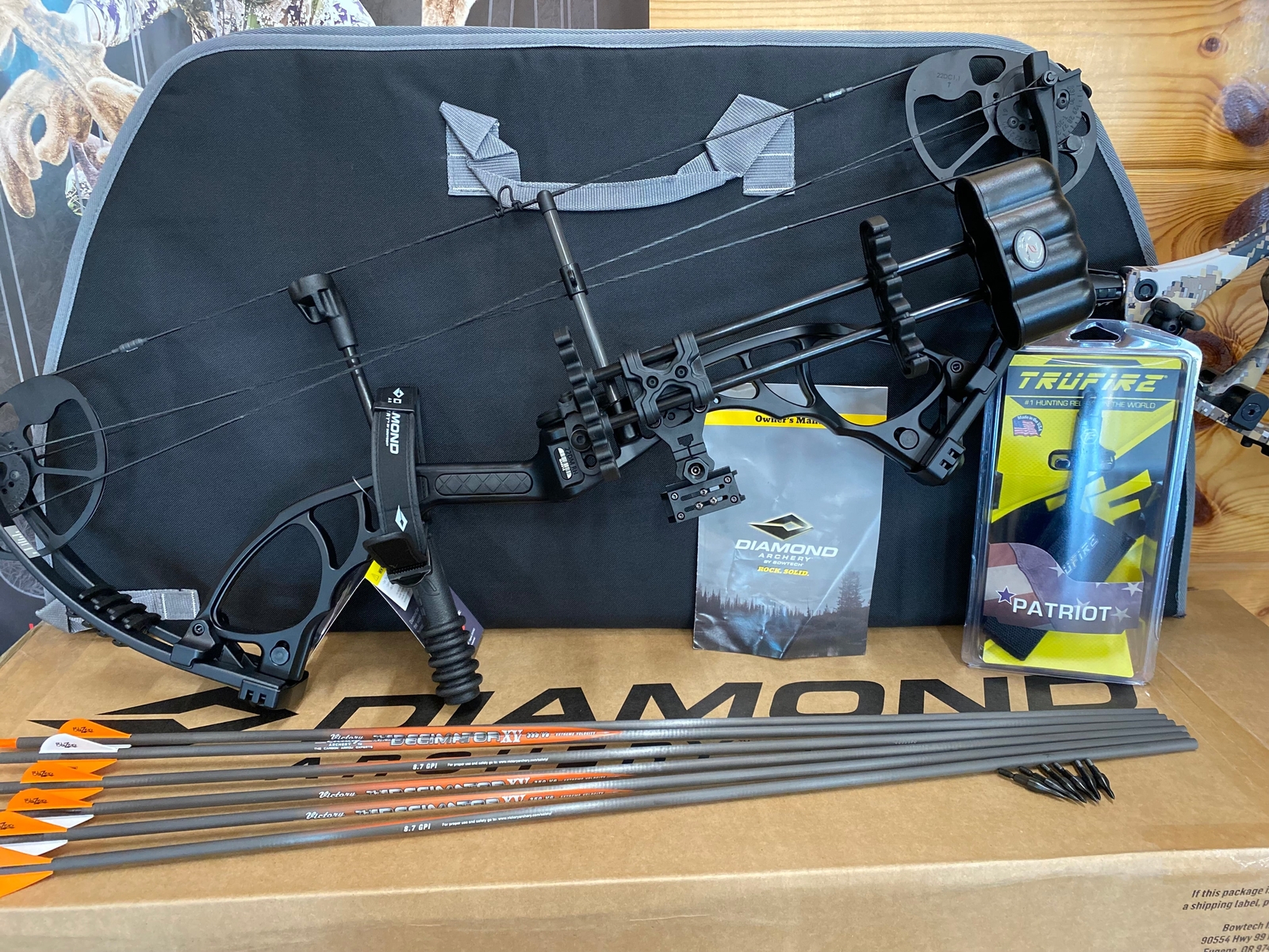 Diamond Bowtech Edge XT RH Compound Bow Package