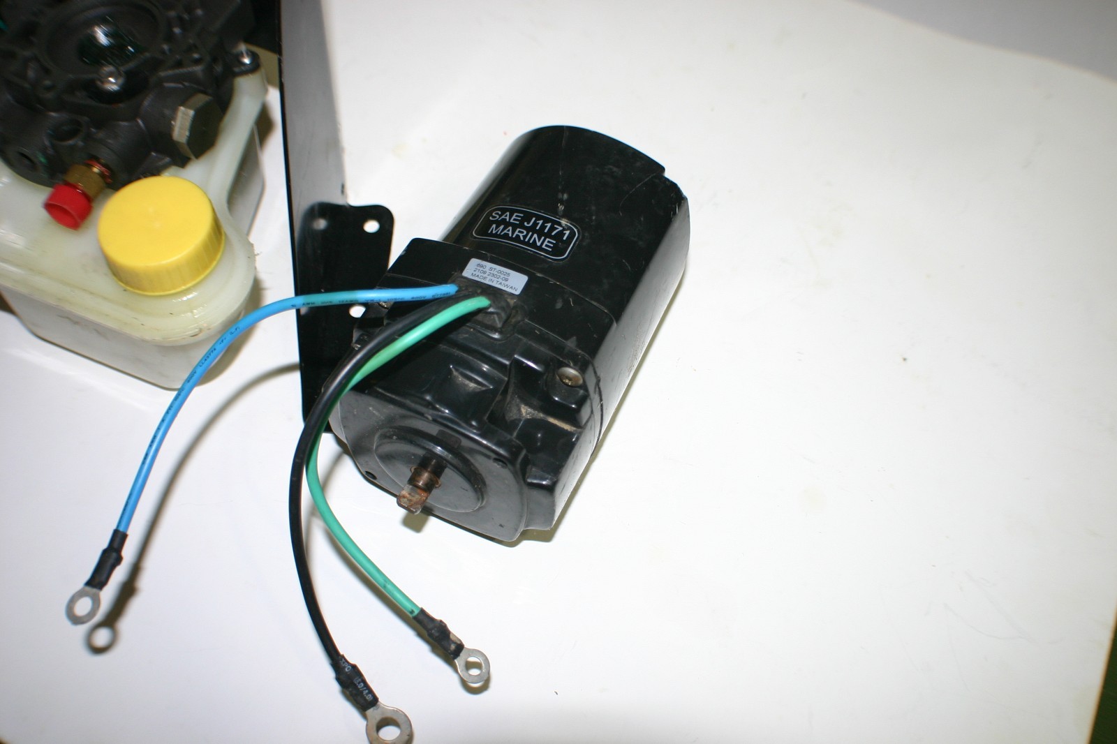 Trim, Tilt Pump for Mercruiser Alpha, Bravo with bracket. Read description.