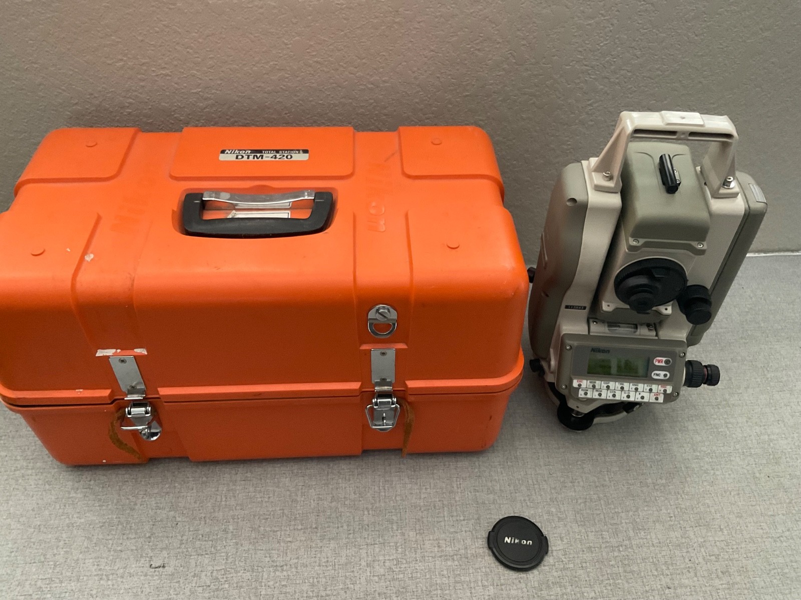 Nikon DTM-420 Surveying Total Station 2 Battery, charger + Case