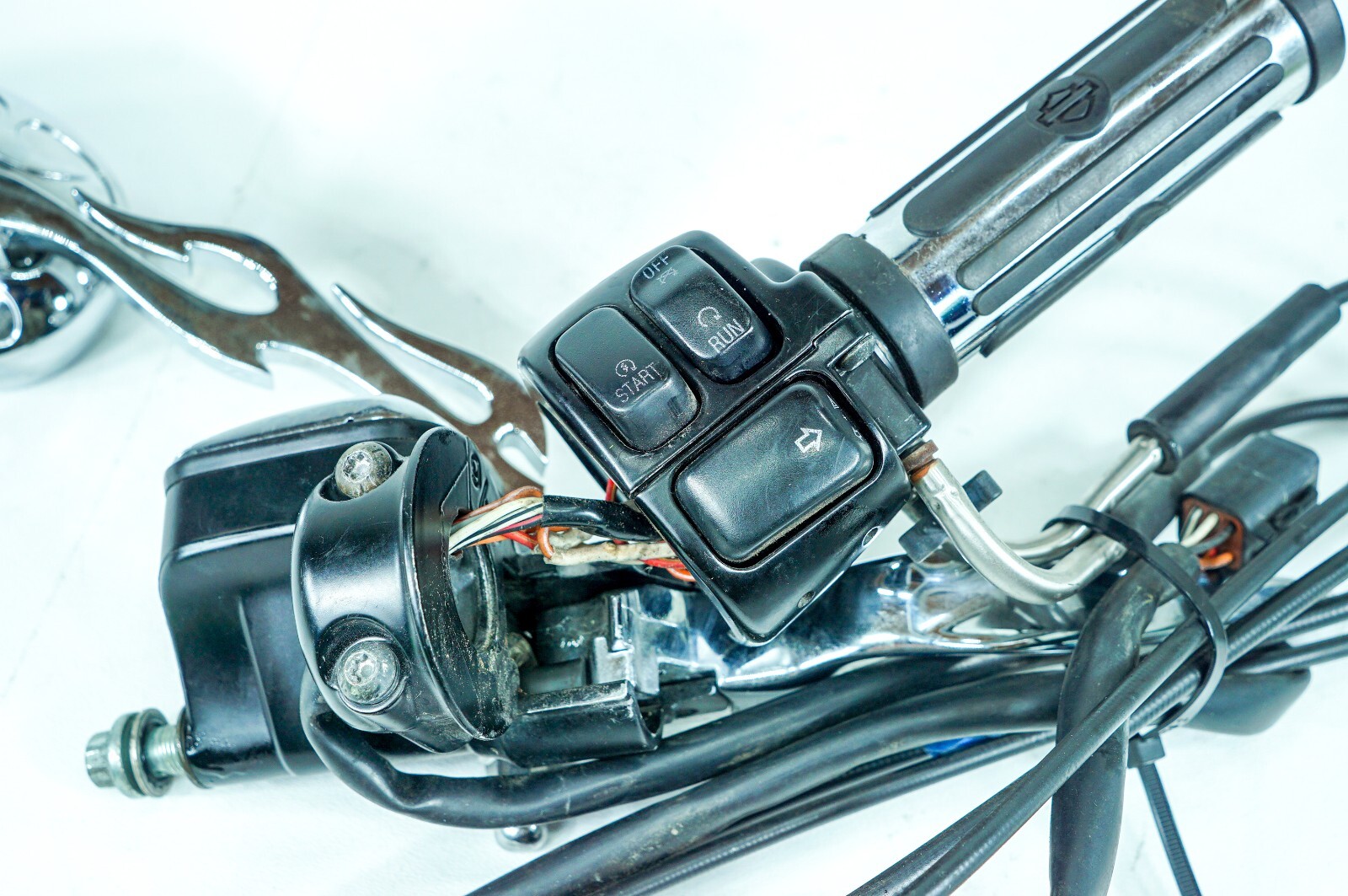 05 Harley Softail Deluxe FLSTN OEM Right Engine Start Kill Switches Control 1315