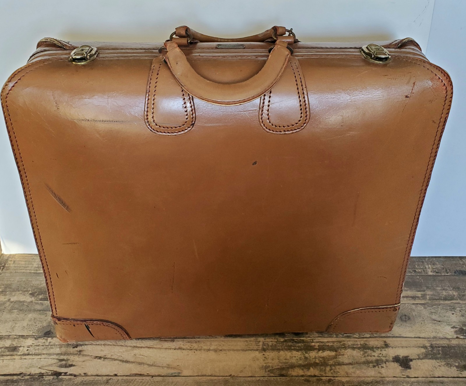 Vtg 1940-50s Cowhide Leather WINGS Suitcase Flight Luggage Carry-On 22”X 19”X 6”