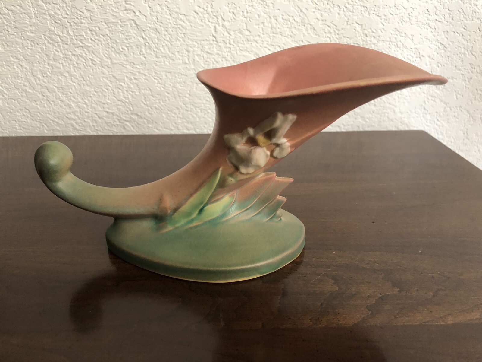 Roseville IRIS PINK CORNUCOPIA VASE 132-8" Outstanding! Pottery 1938 Vintage