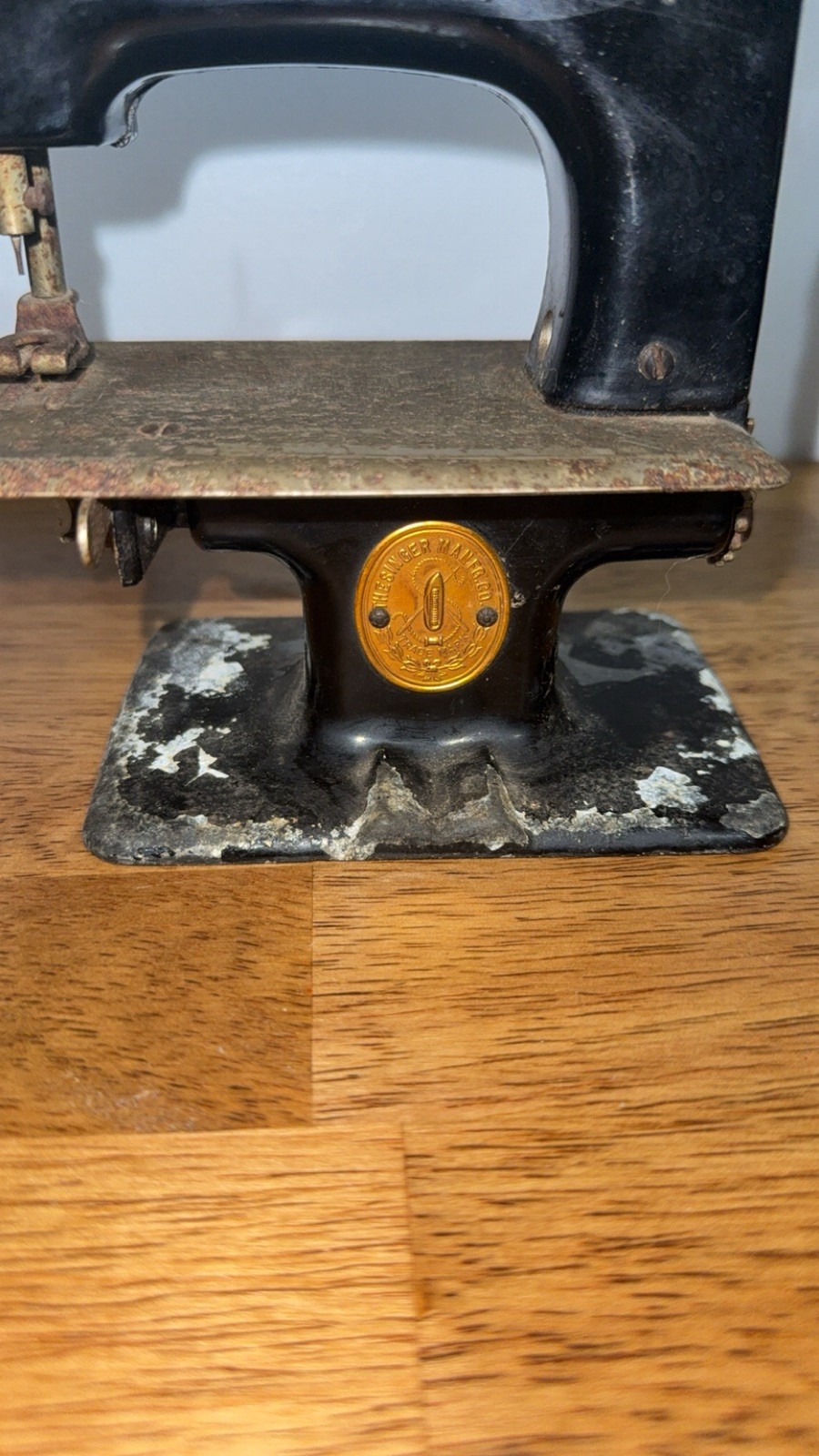 Vintage Singer Children Cast Iron Toy (read description)