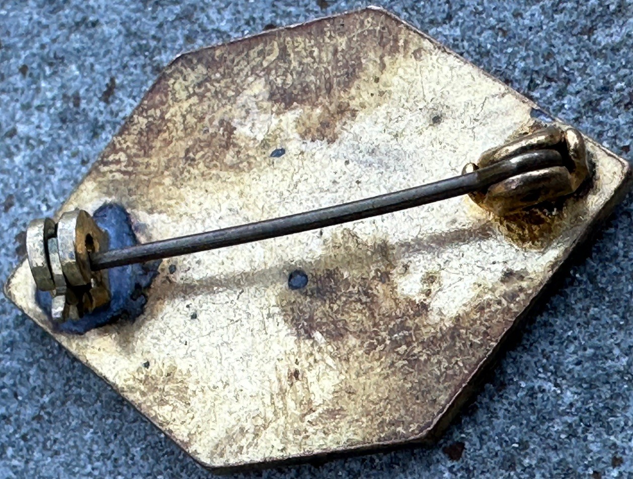 WW2 US Original 96th Infantry Division DUI DI Unit Crest Pin Columbia Deadeye