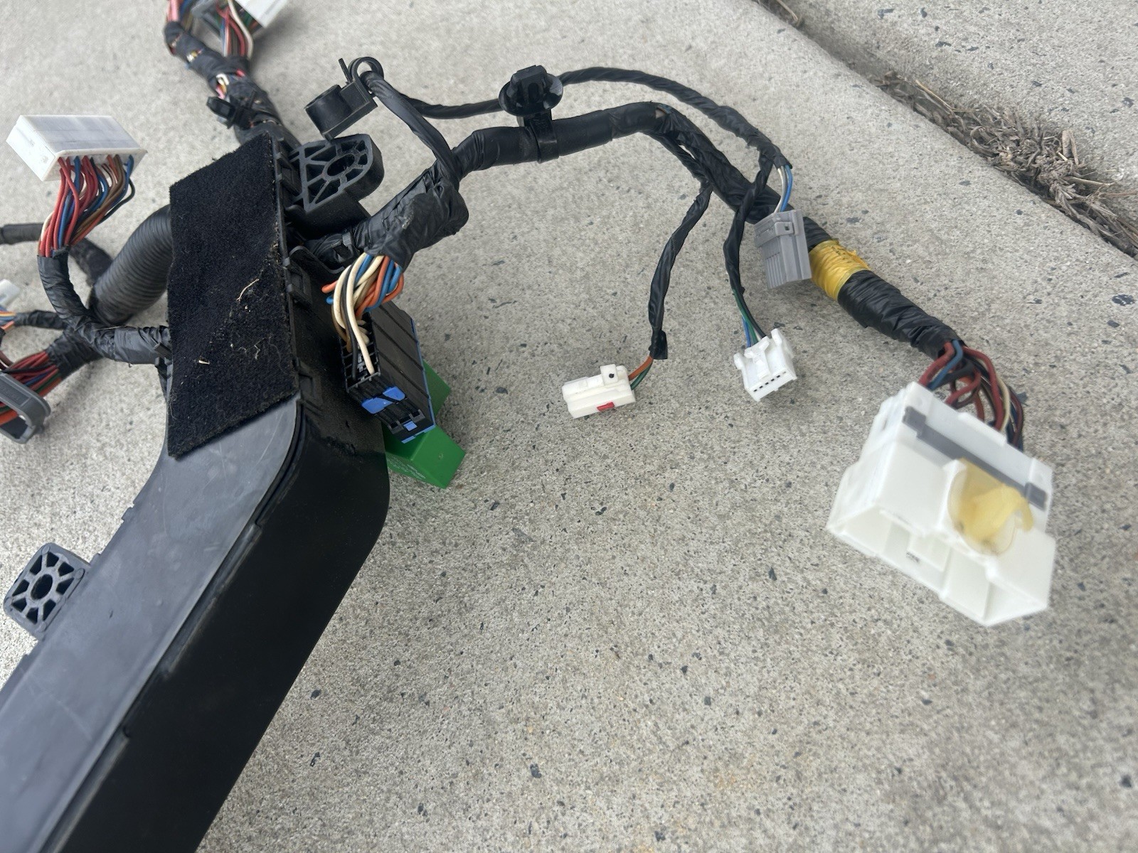 Genuine Hyundai Wiring Assembly - Front (Part No.: 91151-4R020)