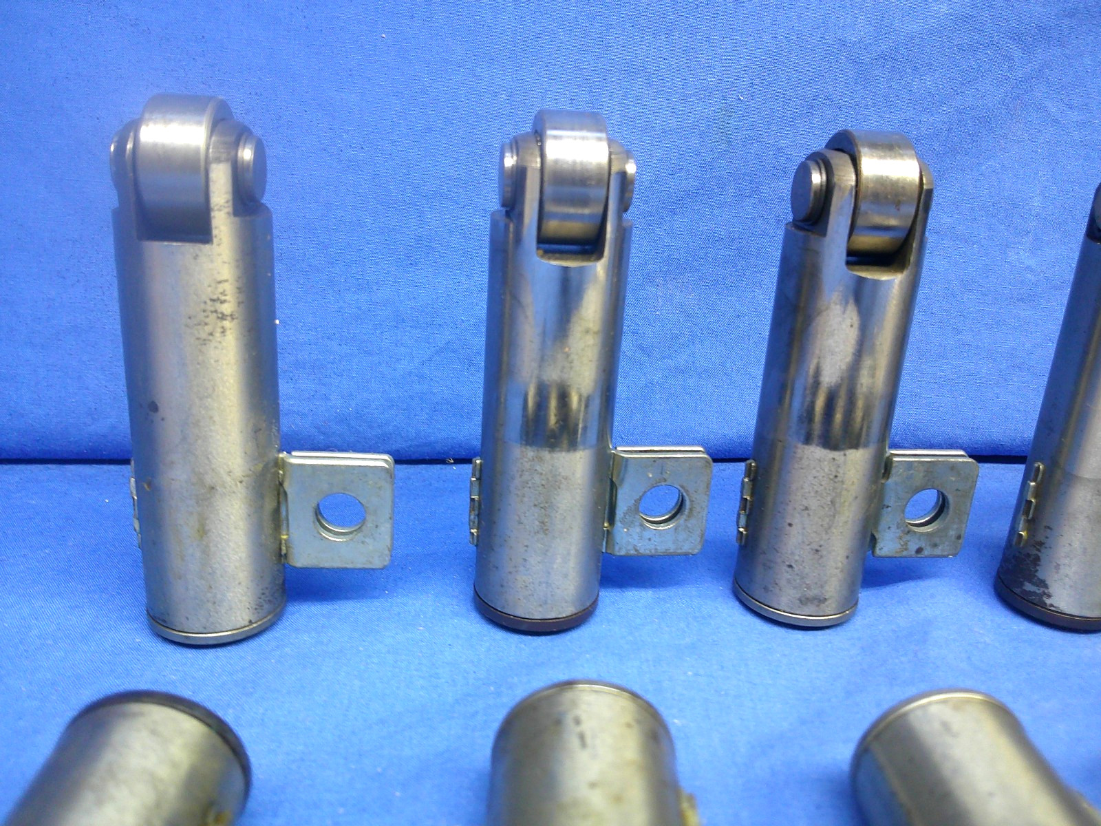 Set of 16 Vintage Buick Nailhead Roller Rockers