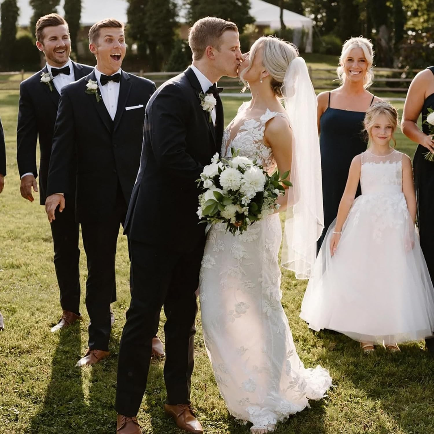 Bridal Veil Pearl Beaded Edge Fingertip Length Wedding Veil for Women White 3...