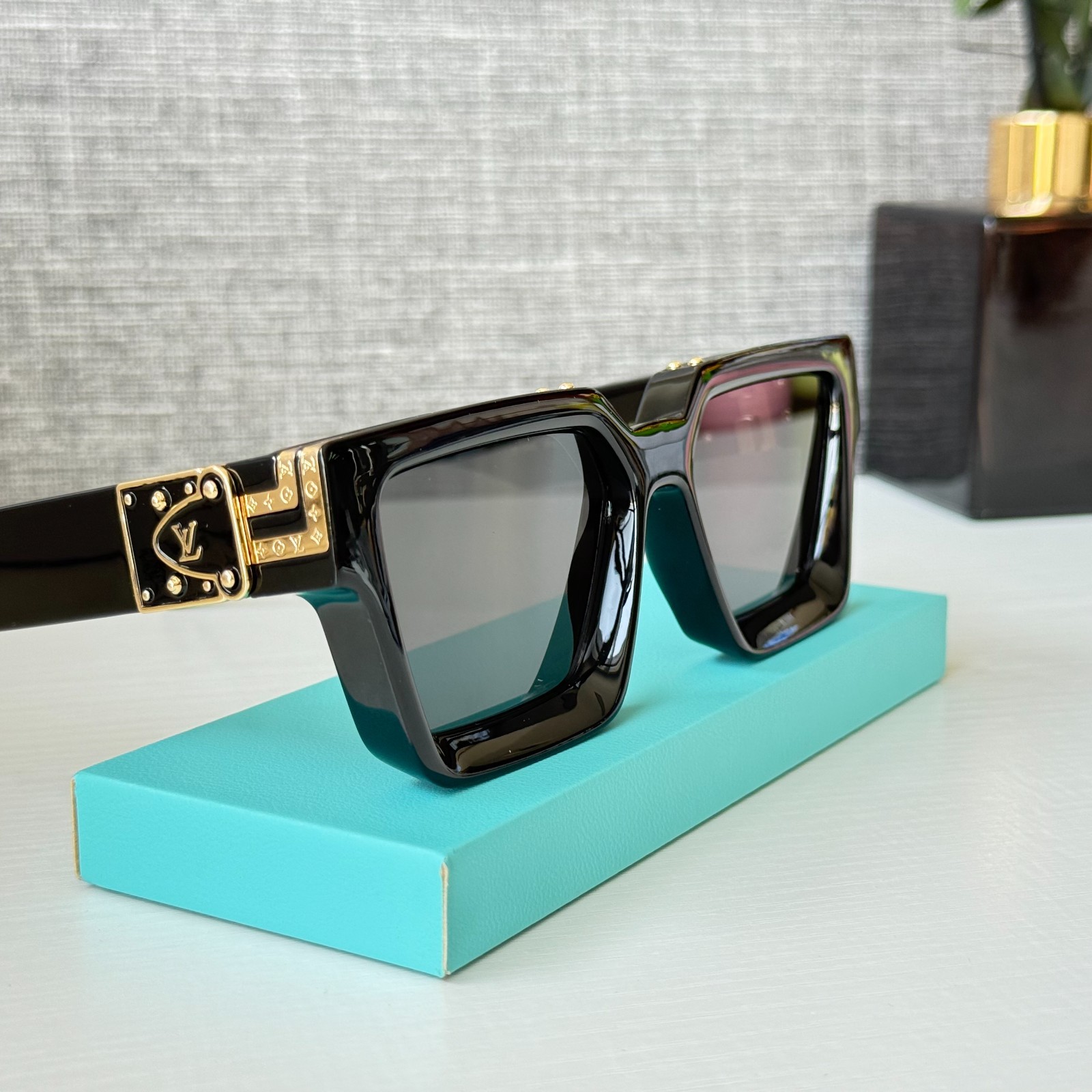 Louis Vuitton Z1165 1.1 Millionaires Sunglasses Black Square Gold LV