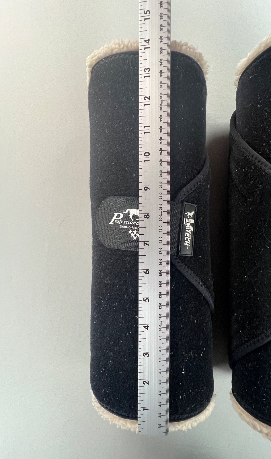 14" Professional's Choice Black VenTech Standing Wraps (Set of 2) - MSRP $130