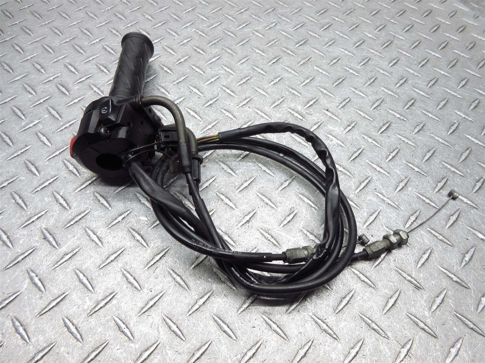 2005 05-06 Suzuki GSXR 1000 GSXR1000 Right Switch Throttle Control Cable Grip