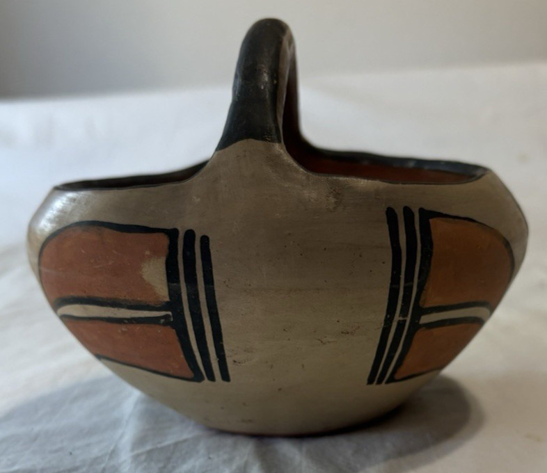 VINTAGE 1928 Santo Domingo Pueblo Pottery Handled Polychrome Basket Kewa 6"