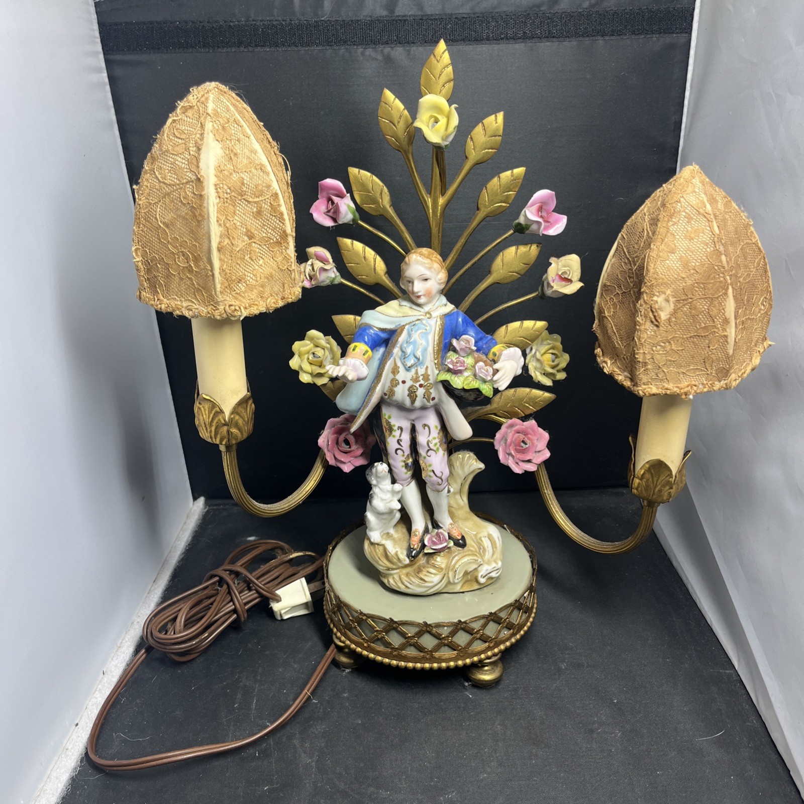 Antique Boudoir Porcelain Figurine/flower Lamp