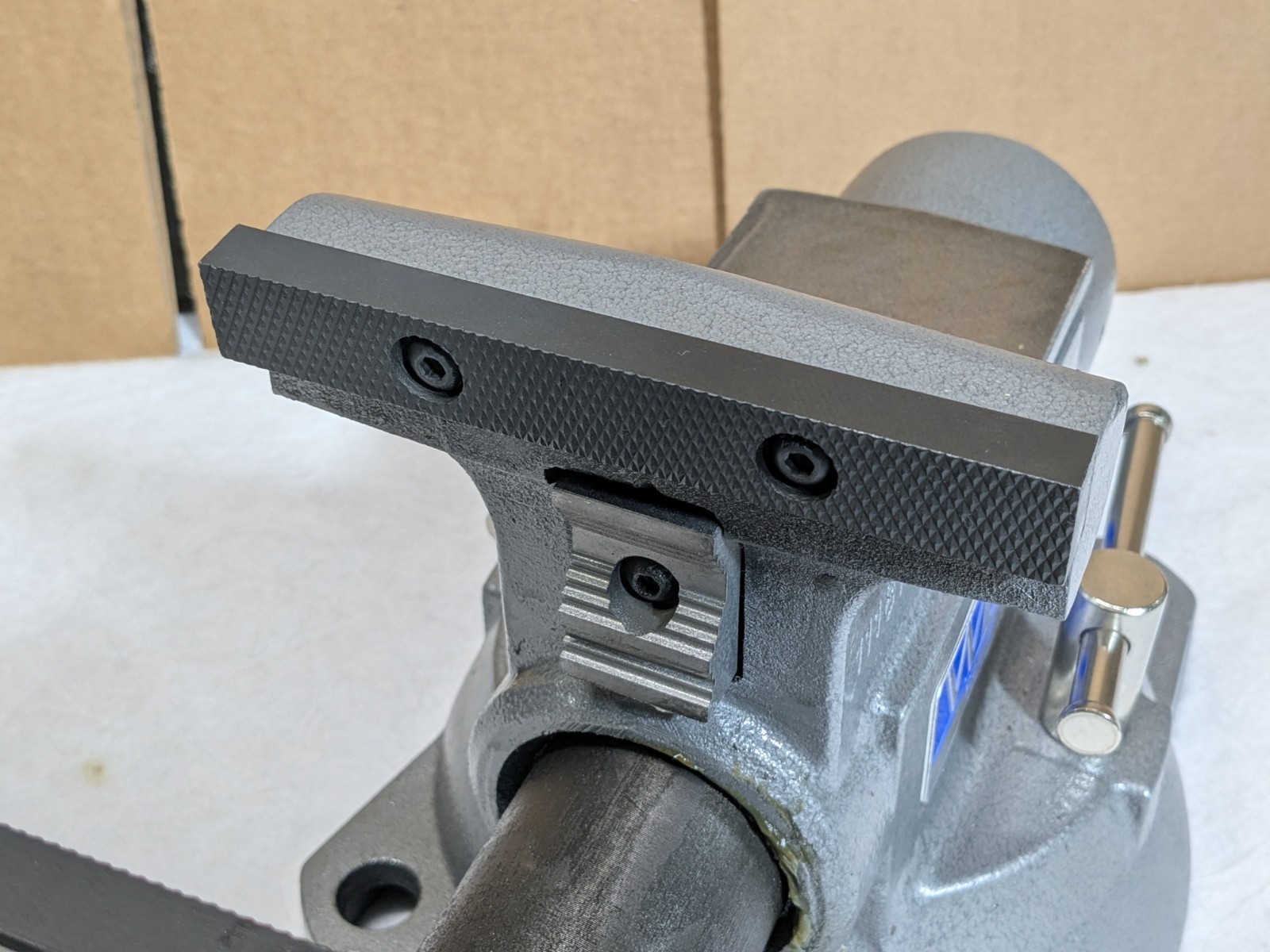 Wilton Tradesman Bench Vise w/ Swivel Base 5-1/2" Jaw Width 5" Opening Capacity