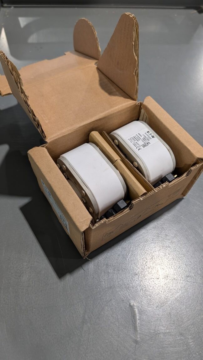 Eaton 170M7084 Bussmann Fuse 300A 690v 4BKN/65