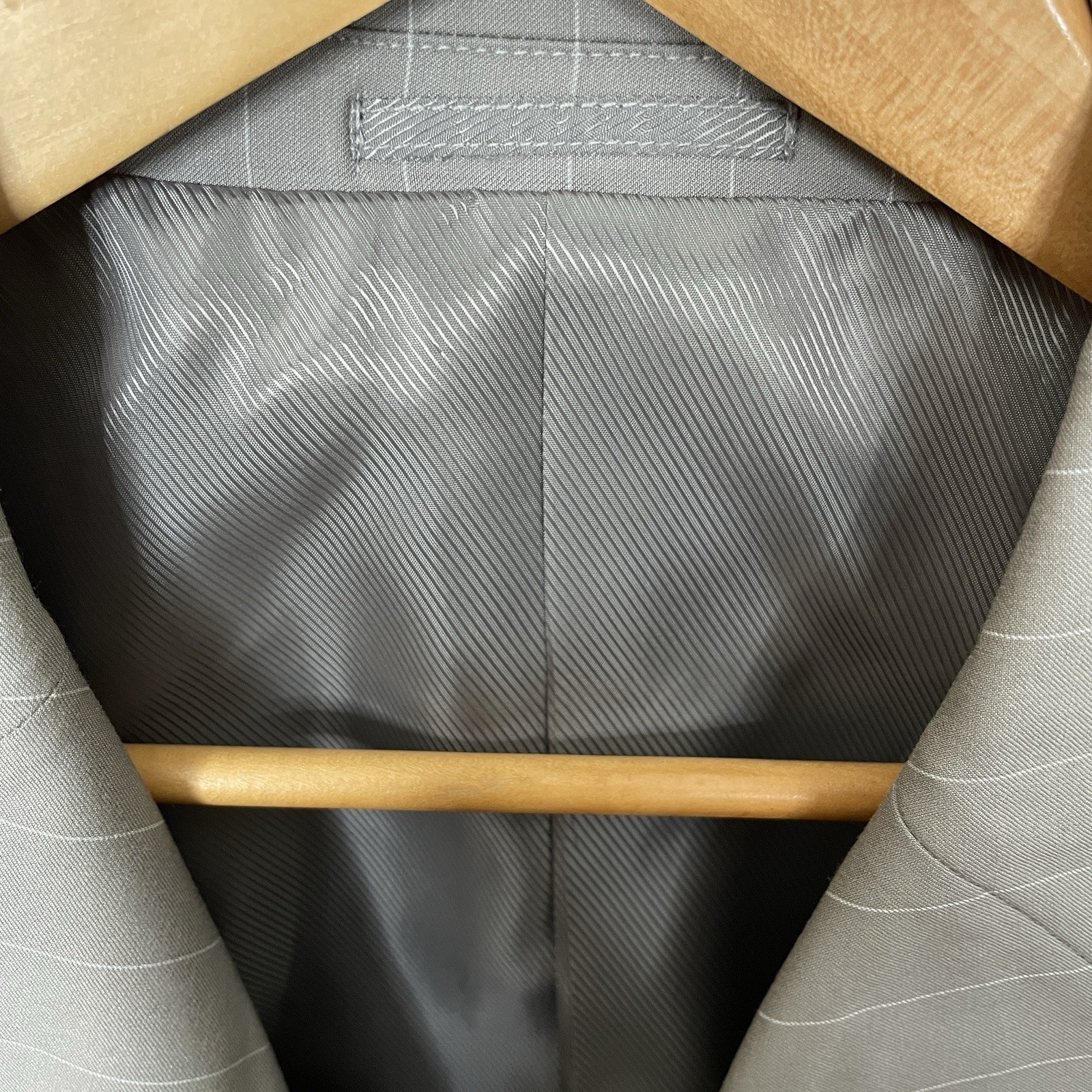 Giorgio Fiorelli Uomo 2 Piece Suit Mens 50L 42x29 Beige Striped Polyester Peak