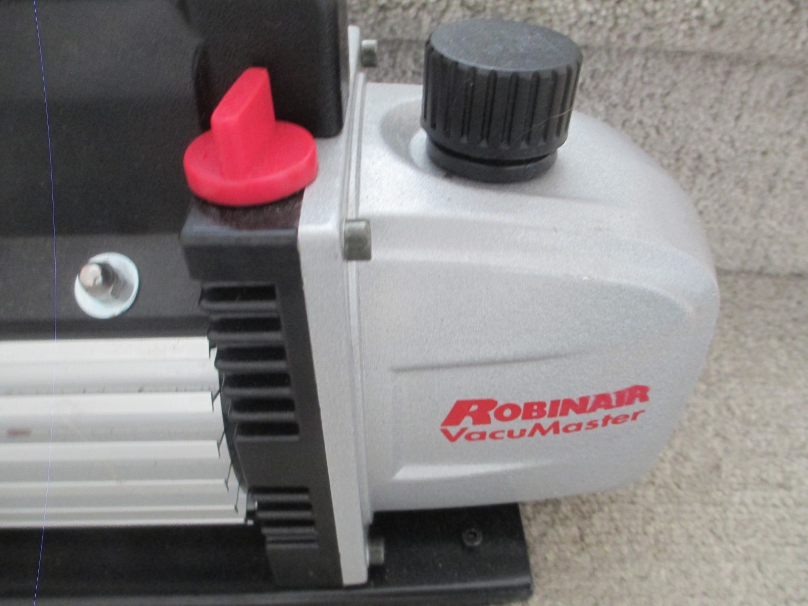 Robinair (15310) VacuMaster Single Stage Vacuum Pump - Single-Stage