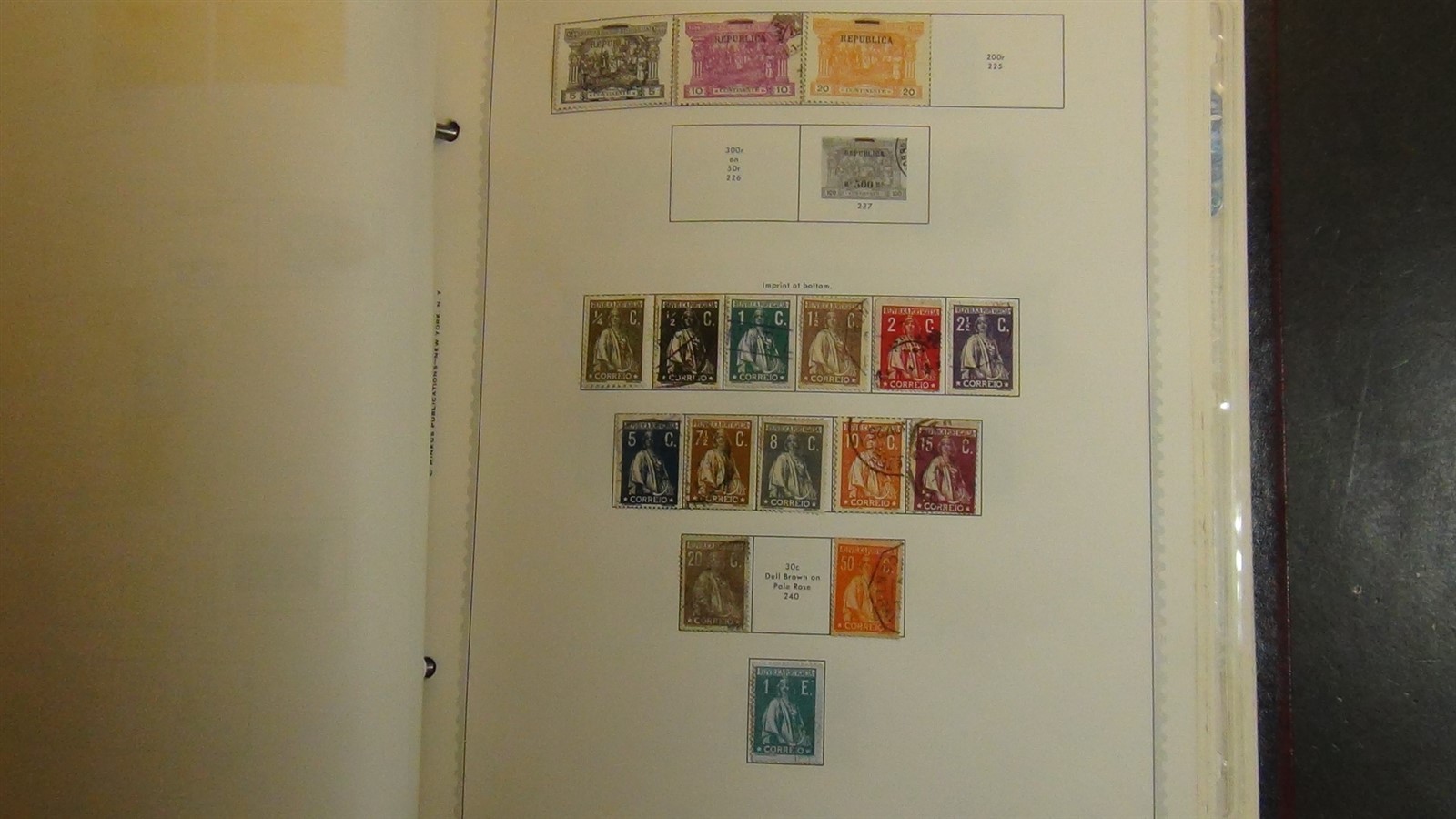 Stampsweis Portugal stamp collection in Minklus Specialty est 800 stamps to 1980