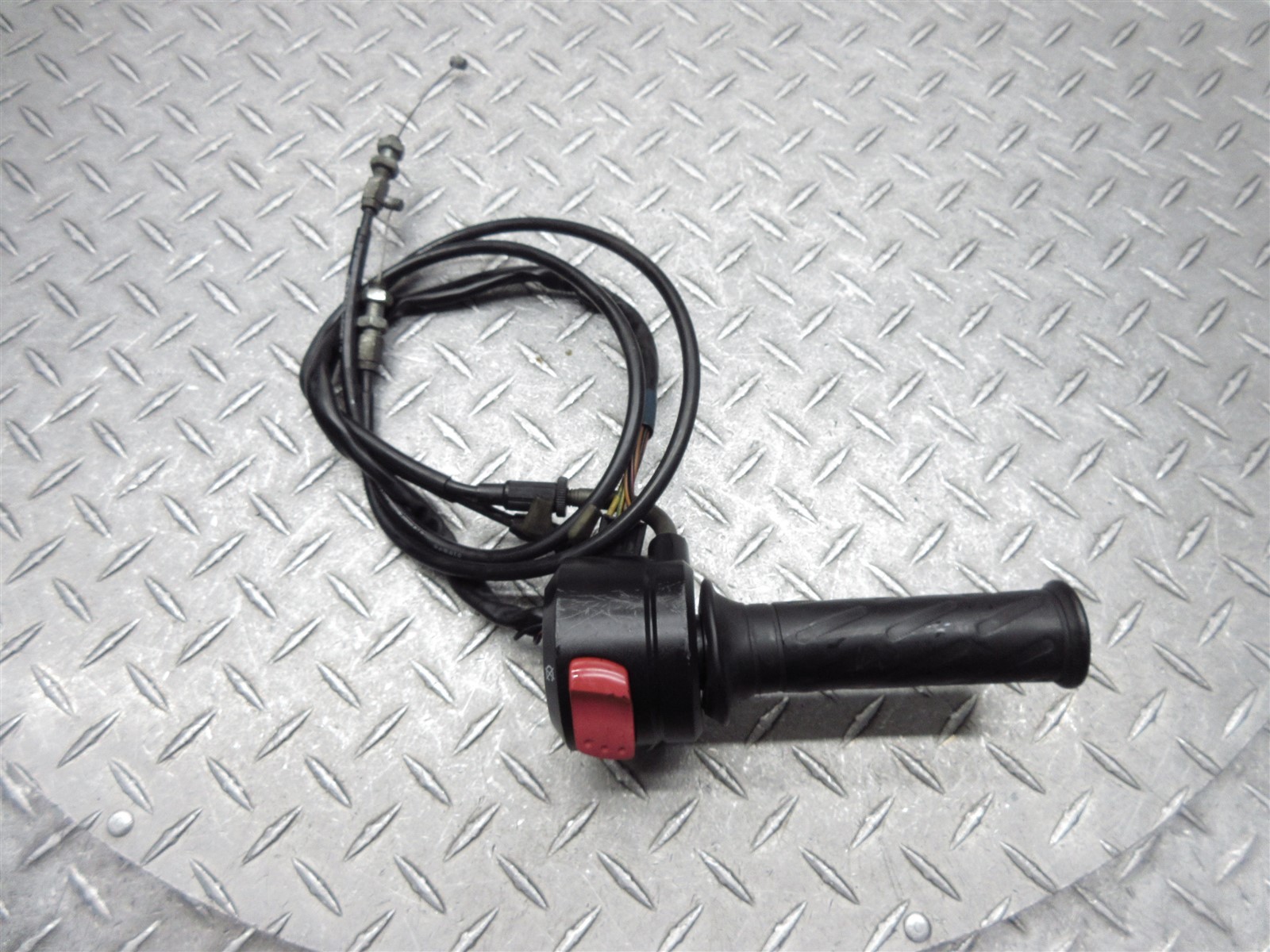 2005 05-06 Suzuki GSXR 1000 GSXR1000 Right Switch Throttle Control Cable Grip