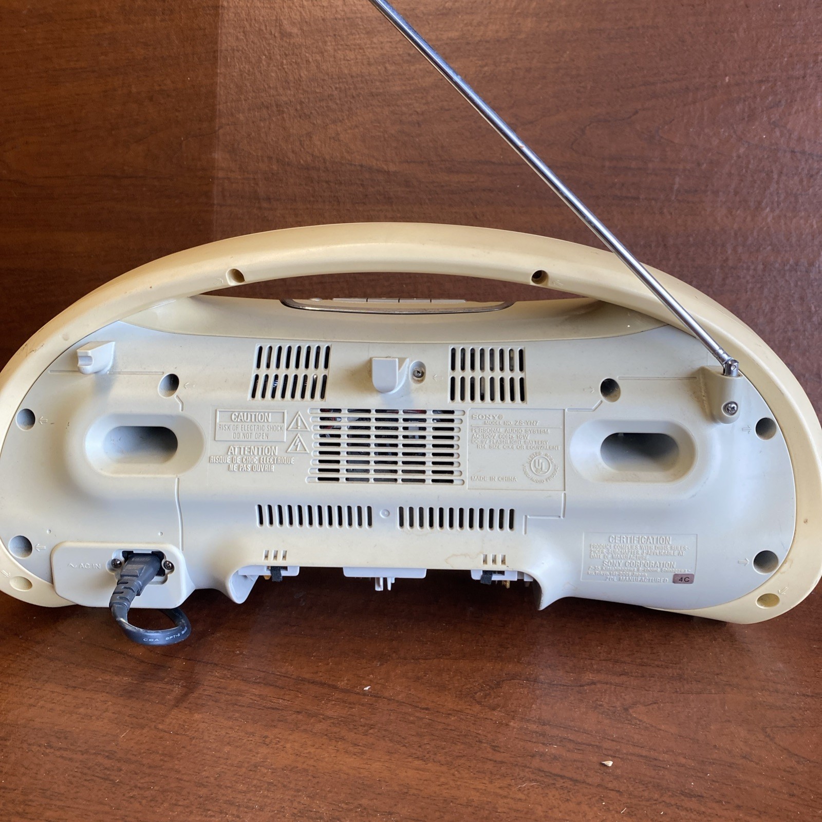 Sony ZS-YN7 Portable Boombox CD/R-RW AM/FM RADIO MegaBass W Remote No Batt Cover