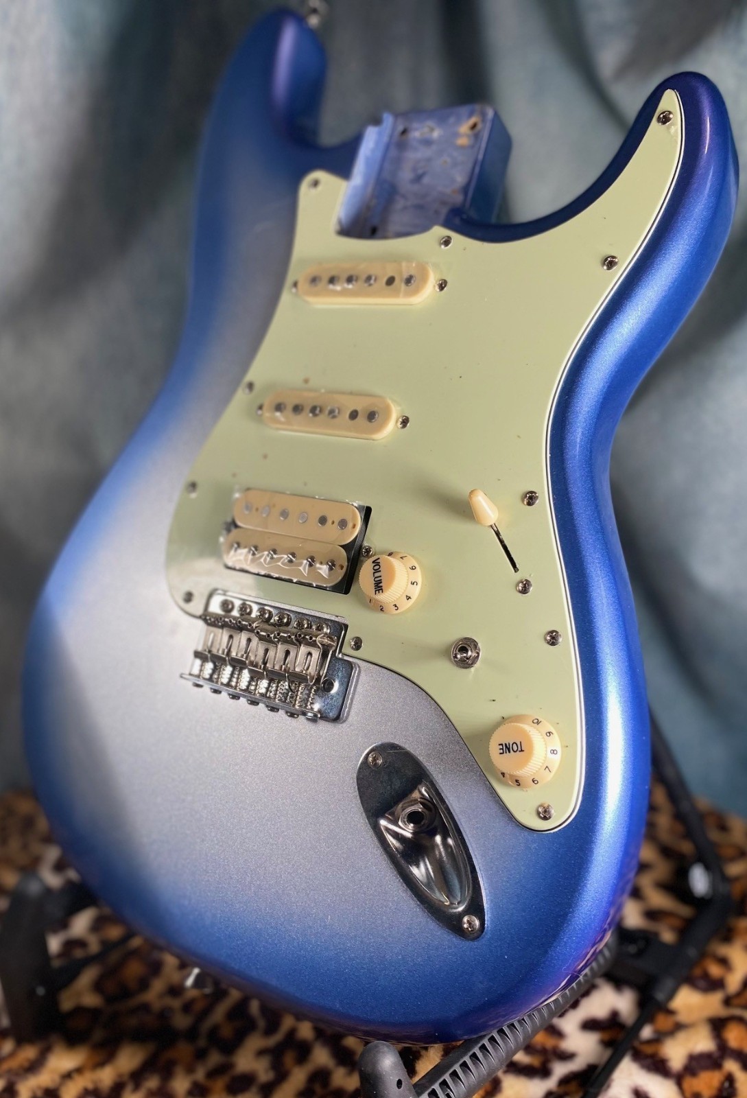 Metalic Skyburst Loaded Stratocaster Alder Fender Replacement Body. +Neck Plate