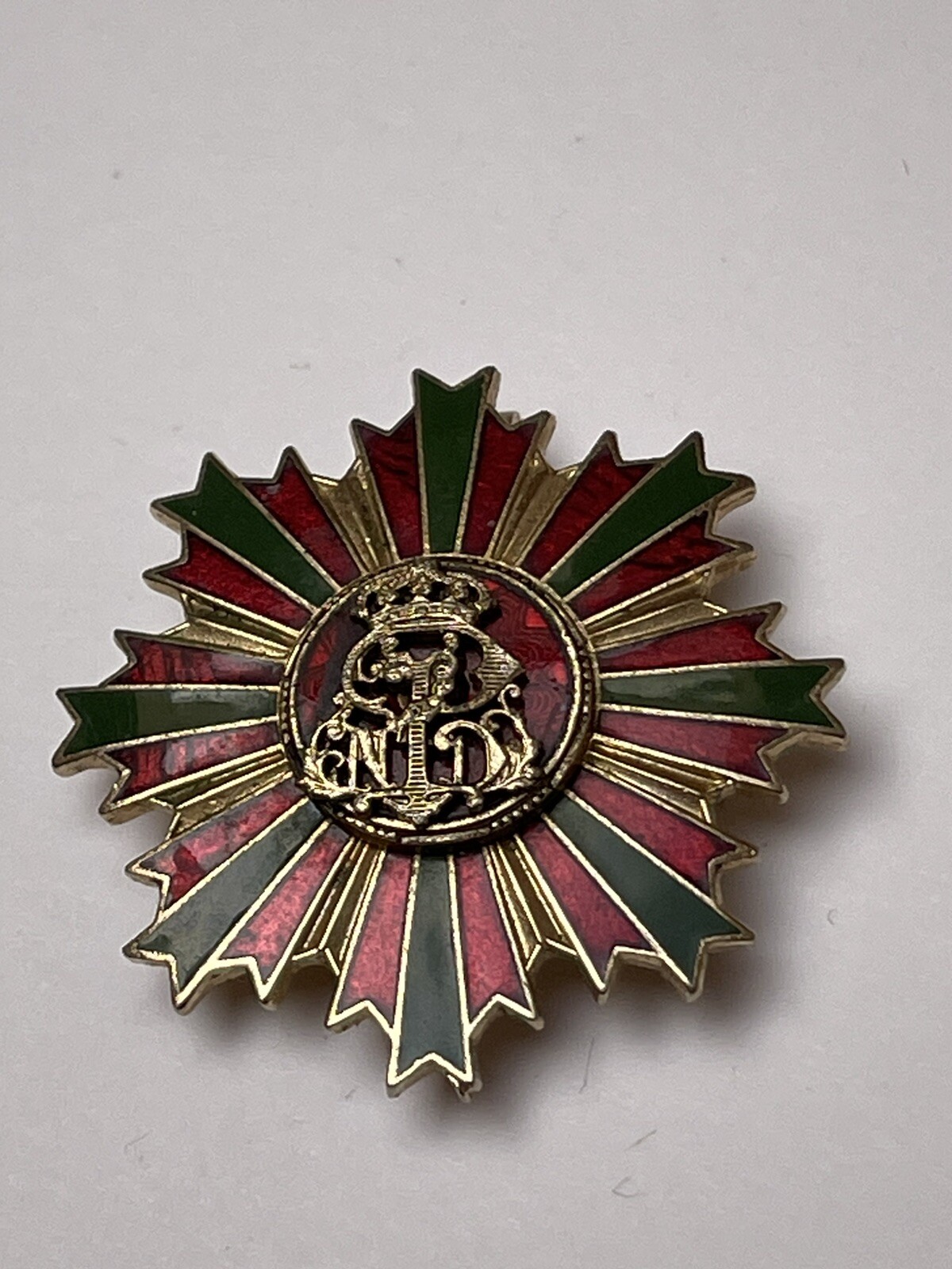 UNITED KINGDOM,BRIT. UNKNOWN BREAST BADGE,GILT,ENAMELED.MEASURE 40mm.WEIGHT 15.3