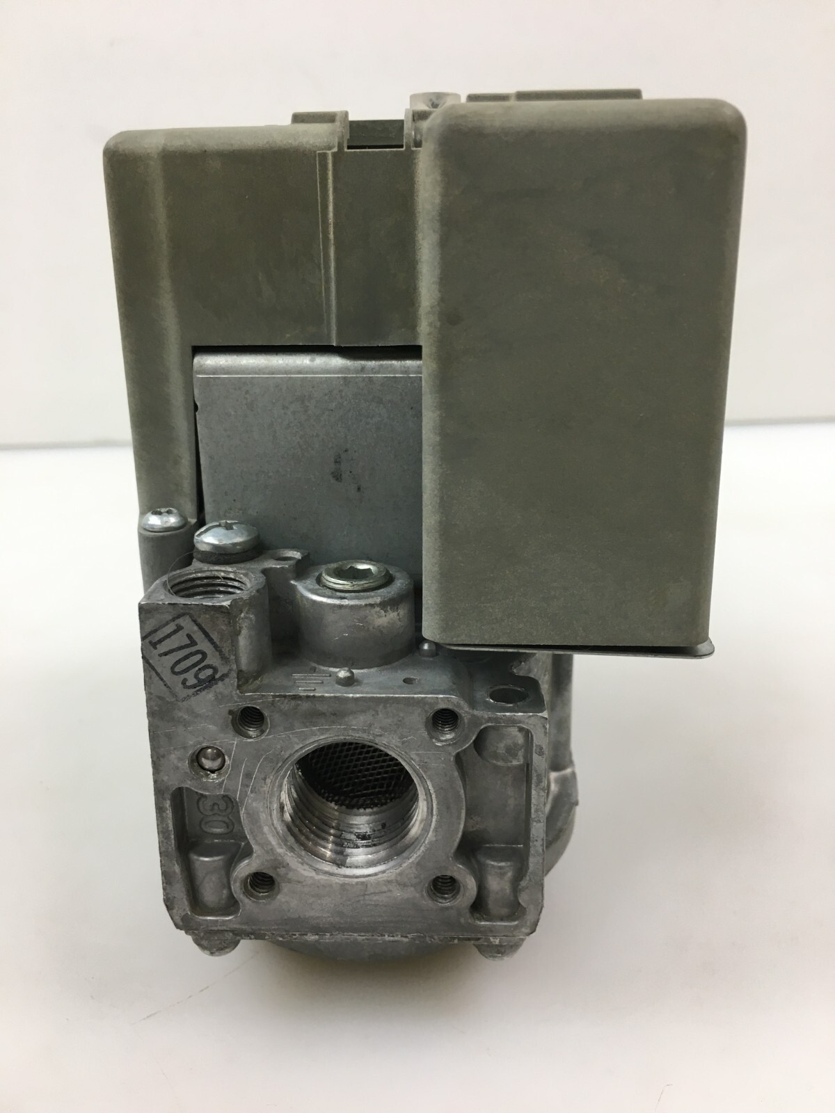 Honeywell SV9541M2094 SmartValve HVAC Furnace Gas Valve HQ1013350HW used #G12