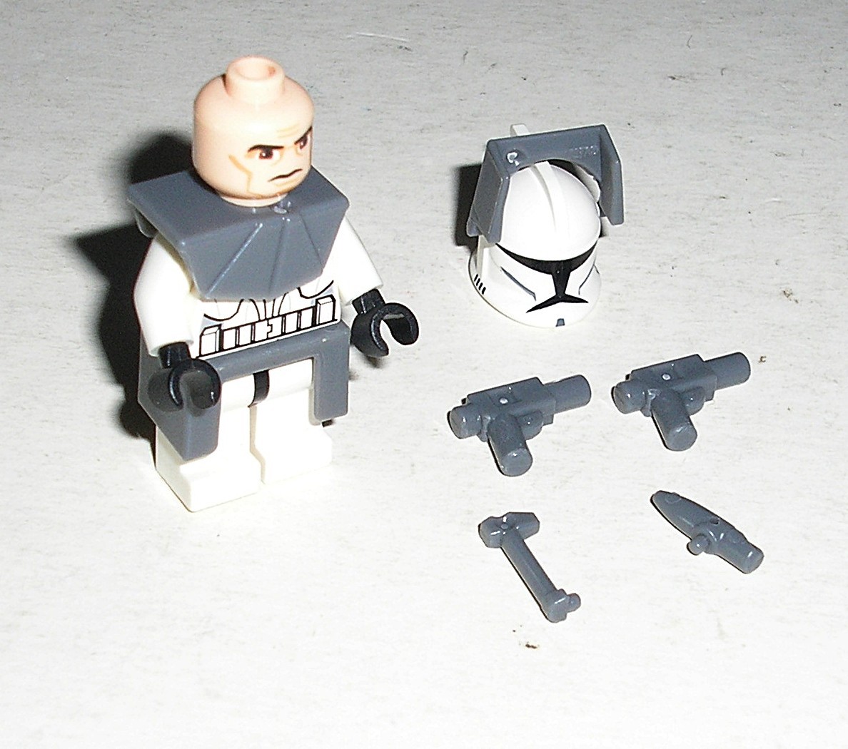 Lego Star Wars CLONE TROOPER (Phase 1) (Dark Bluish Gray Gear) Minifigure 7679