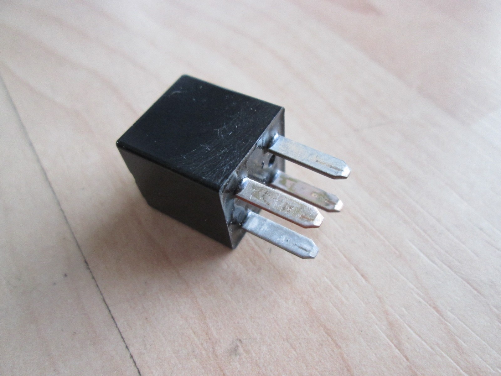 Omron G8VA-1A4T-R01 Automotive Mini Relay 12V 4-prong Tested #R21DB