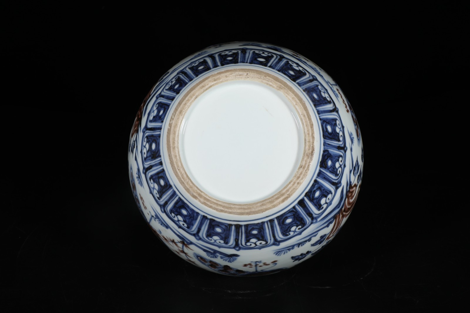 An Iron Red Blue & White Porcelain Jar with lid. 'xuanDe' mark