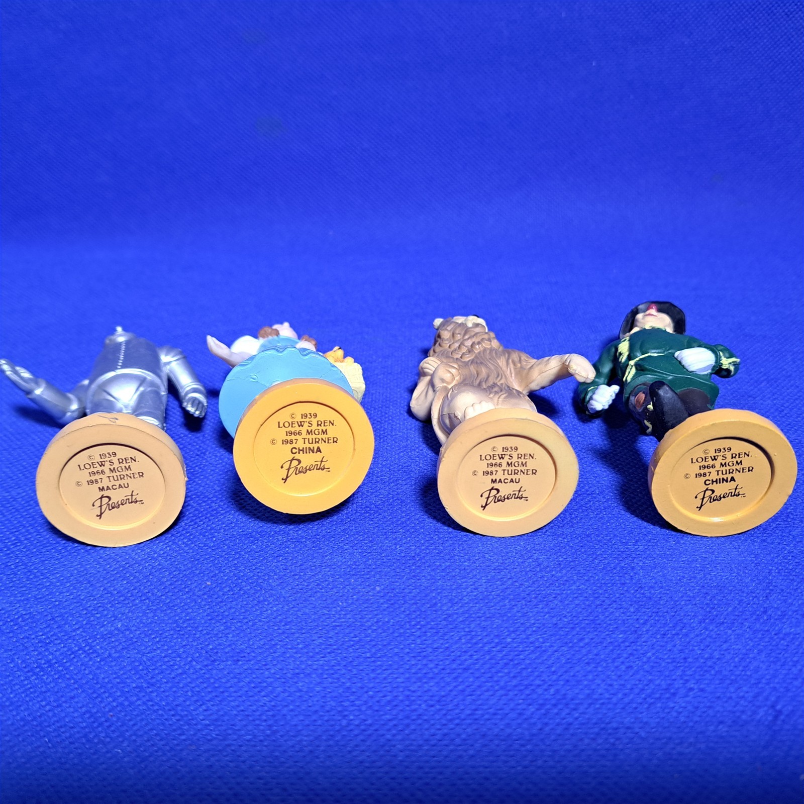 Wizard of Oz PVC Figures - Dorothy Tin Man Lion Scarecrow Presents Loews 1987