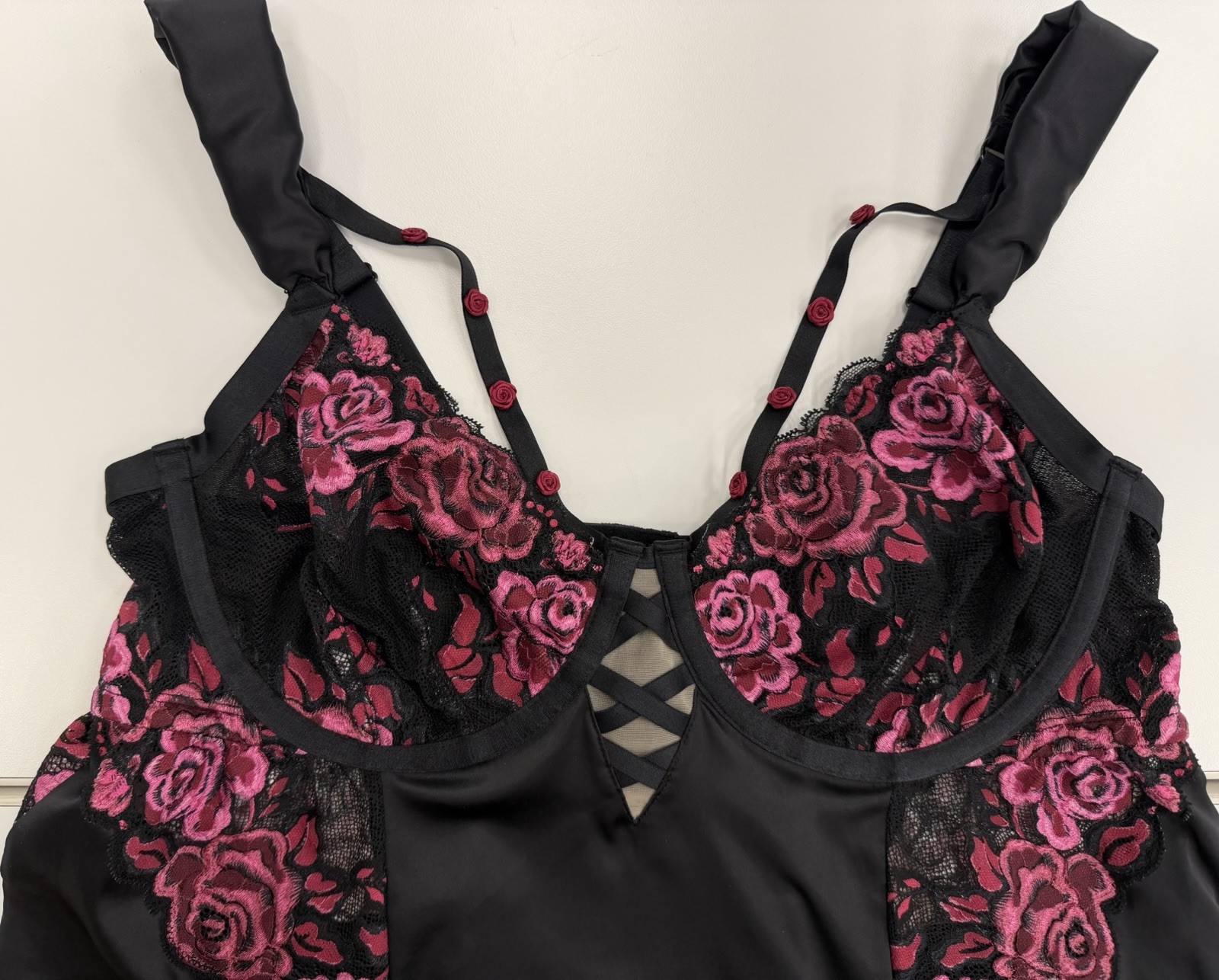 Torrid Underwire Slip Dress Rich Black Pink Roses Size 1XL NWOT