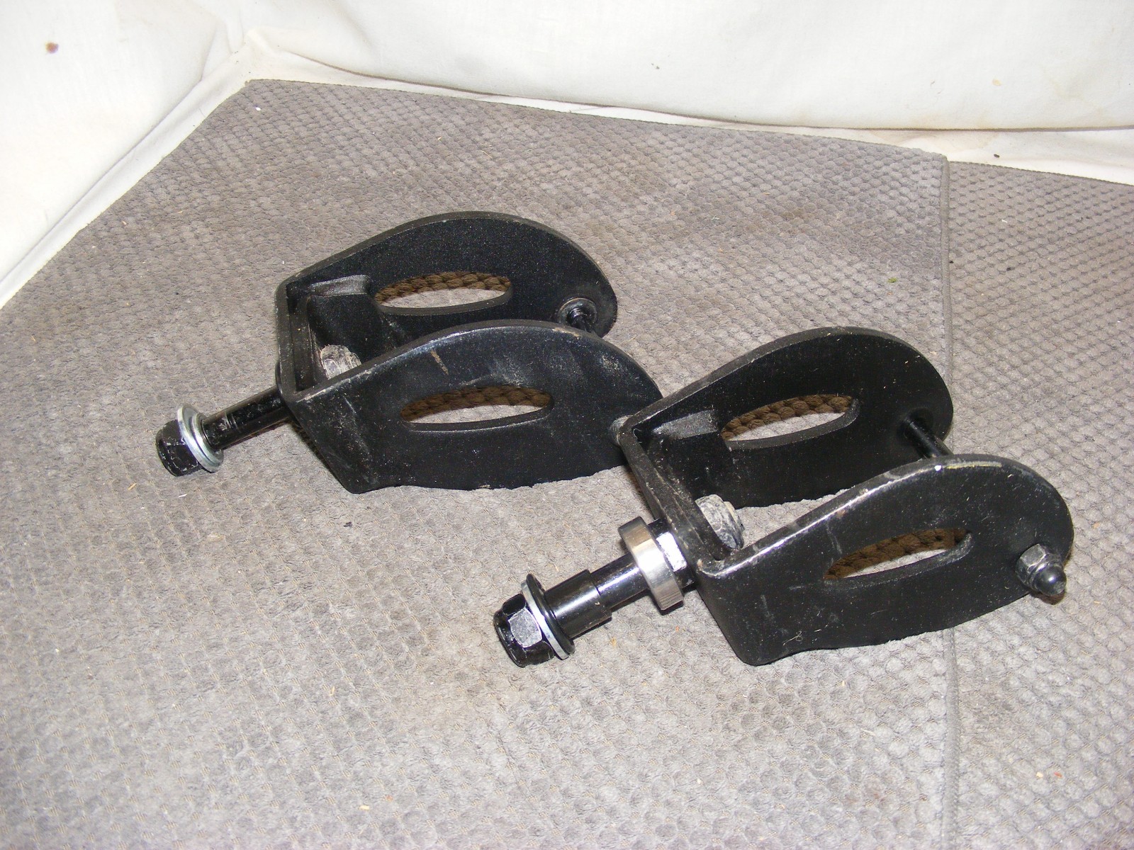 MERITS VISION SUPER P3271-ARMUB MOBILITY CHAIR & MORE PAIR OF CASTER WHEEL FORKS