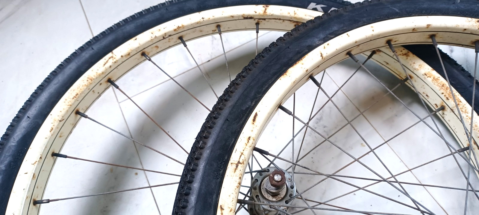 SWEET, 24x2.125" Nice pair Schwinn, S-2 Balloon Enameled Wheels 1950/60s bicycle