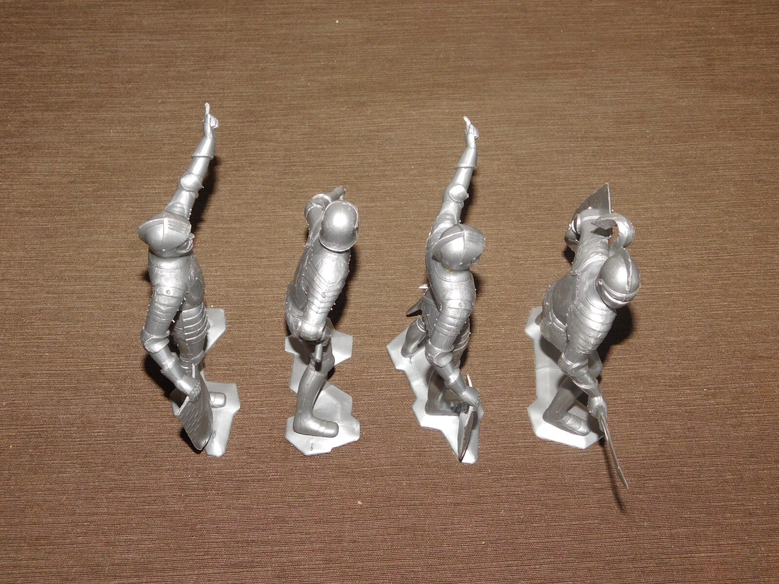 VINTAGE 1964 TOY 4 MARX 6" HIGH PLASTIC BATTLE GEAR SILVER KNIGHTS