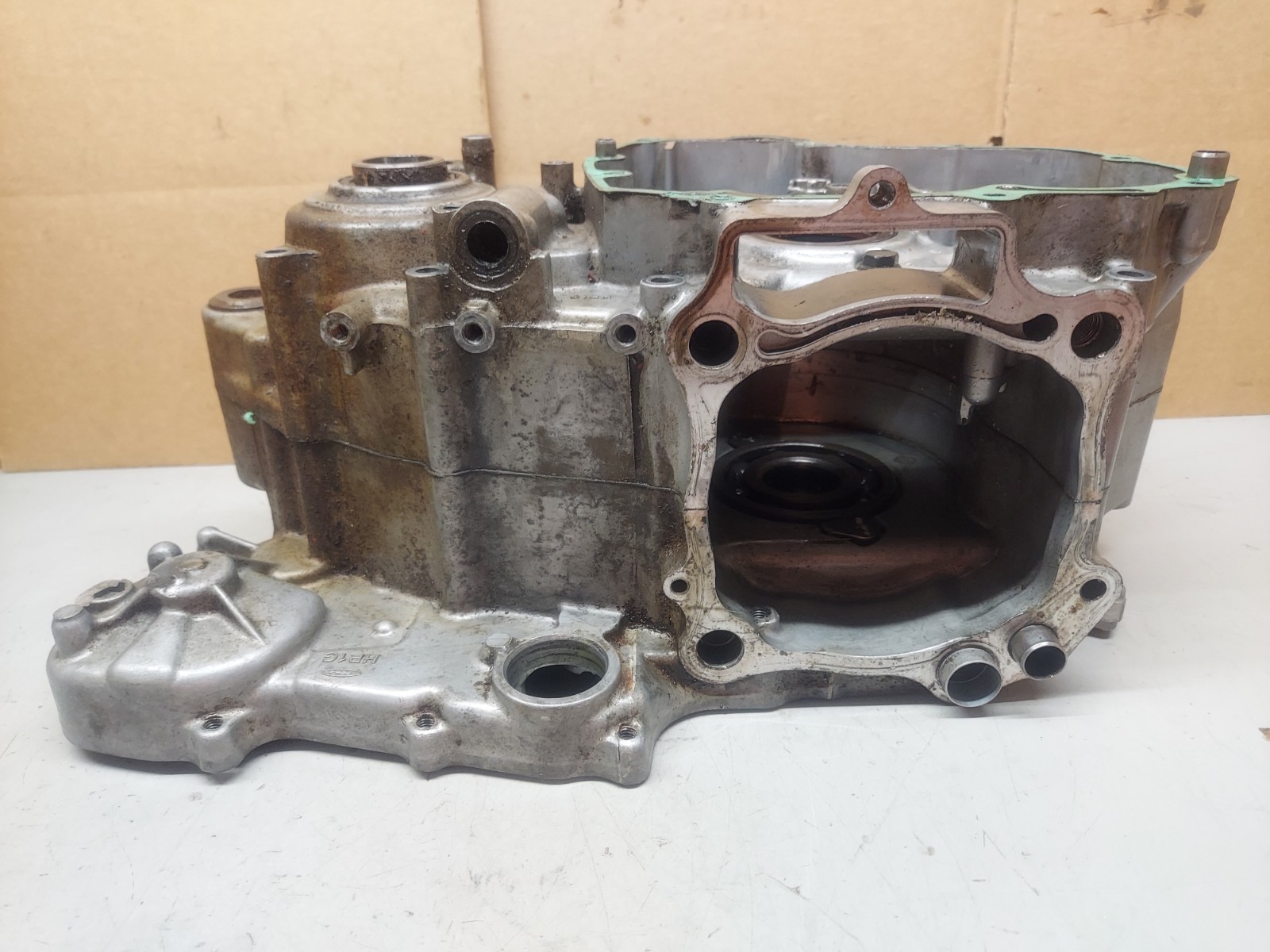 06-14 Honda trx450r crankcase left right inner case bottom end *READ ALL*