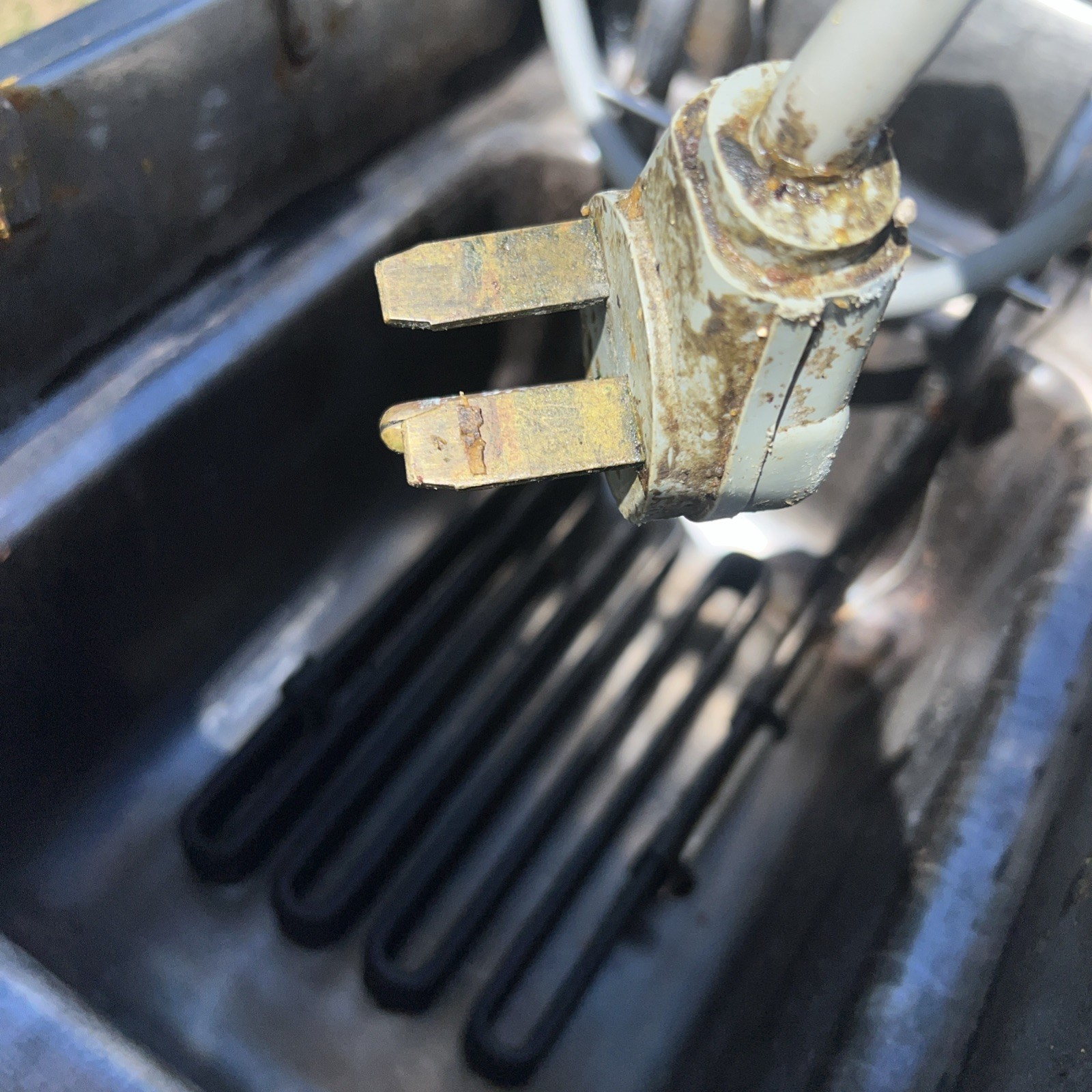 Wells F-49 Countertop 15lb Low Wattage Single Basket Electric Fryer A