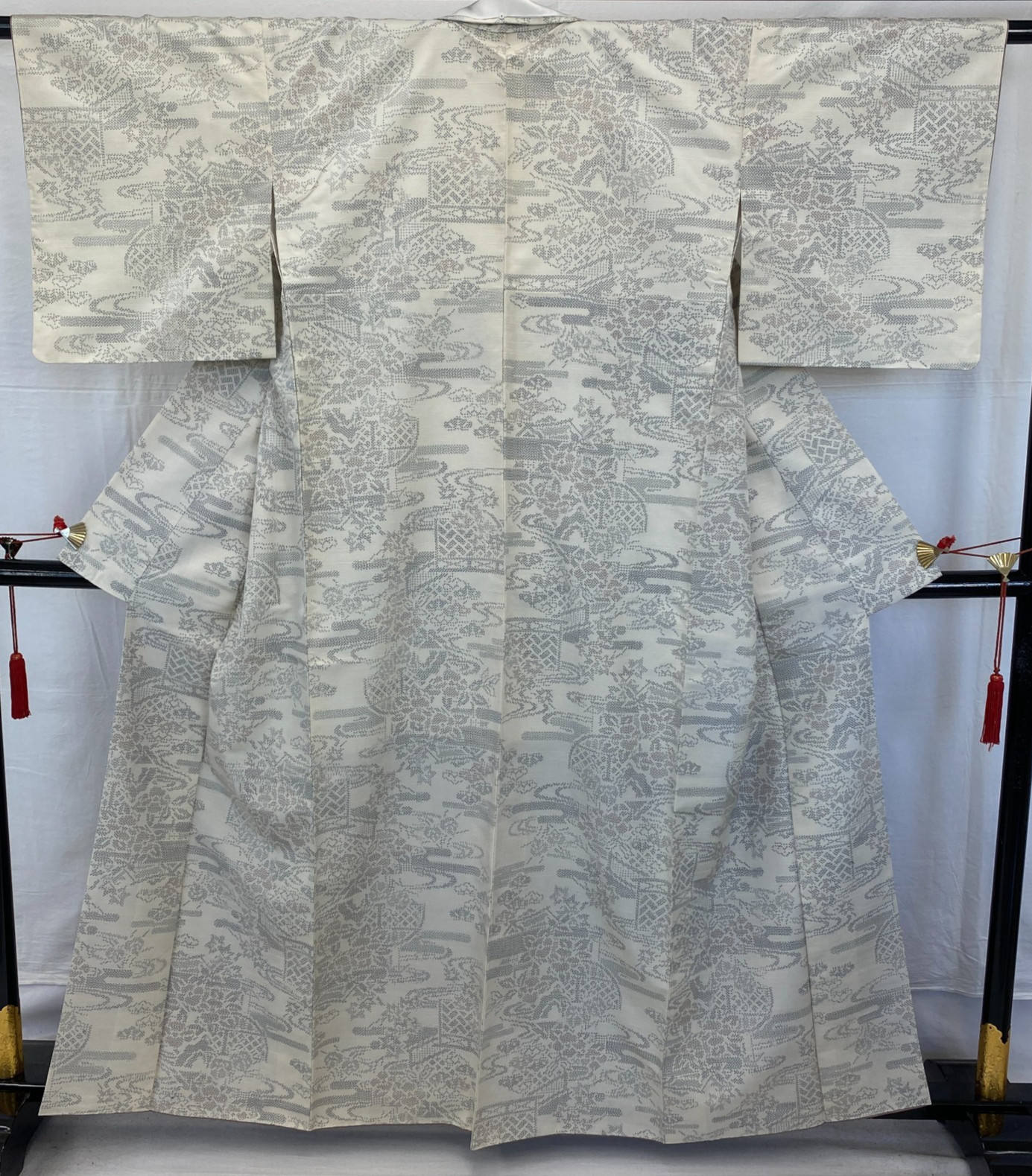 Japanese Vintage Kimono Silk White Oshima Traditional Authentic Length 61 in