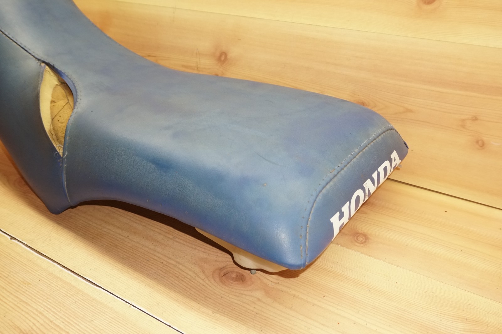 1983 1984 Honda ATC250R ATC250 ATC 250R OEM Seat Cover Foam Pan 77100-964-003