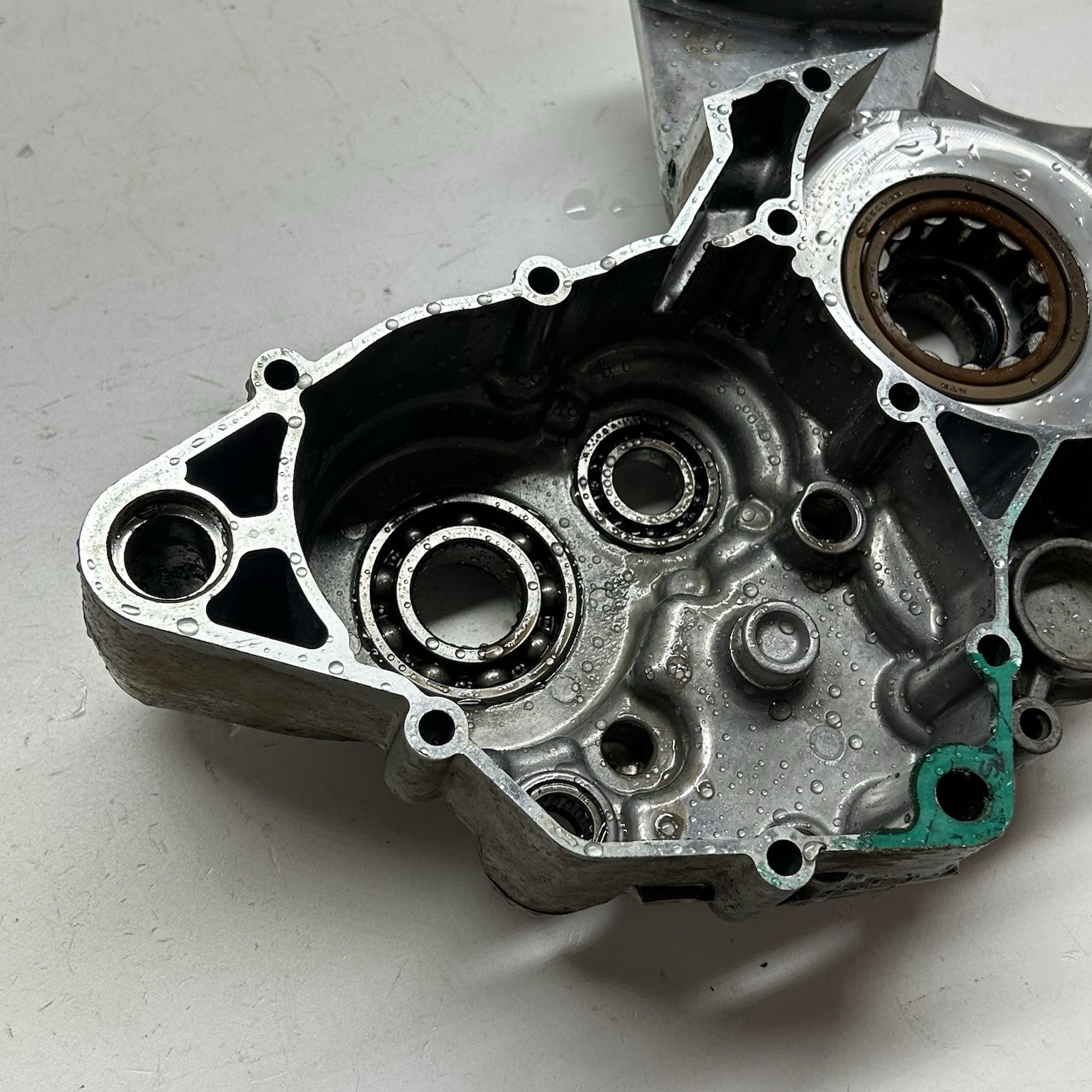 2020 TC125 TC 125 250 LEFT SIDE ENGINE CRANK CASE BOTTOM END BLOCK OEM