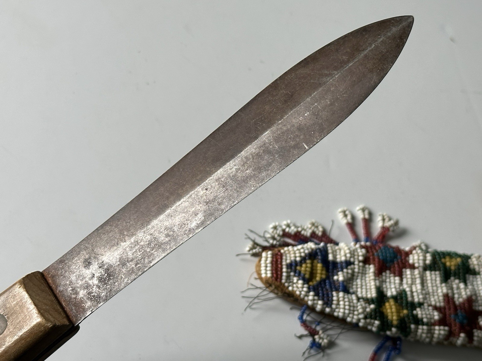 AMAZING NATIVE AMERICAN PLAINS INDIAN HISTORIC BEADED KNIFE SHEATH, HISTORICAL