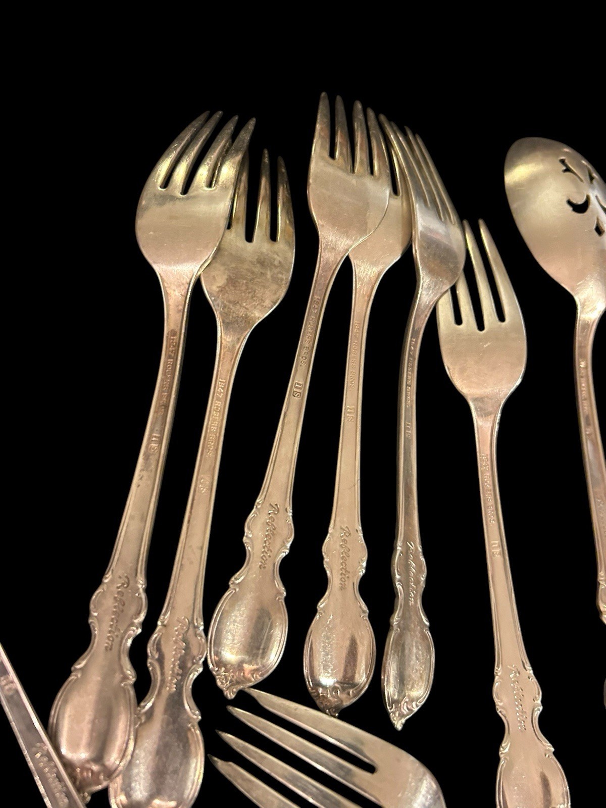 32 Pcs Set 1847 Rogers Bros Reflection Silverware Forks Spoons Knives Floral