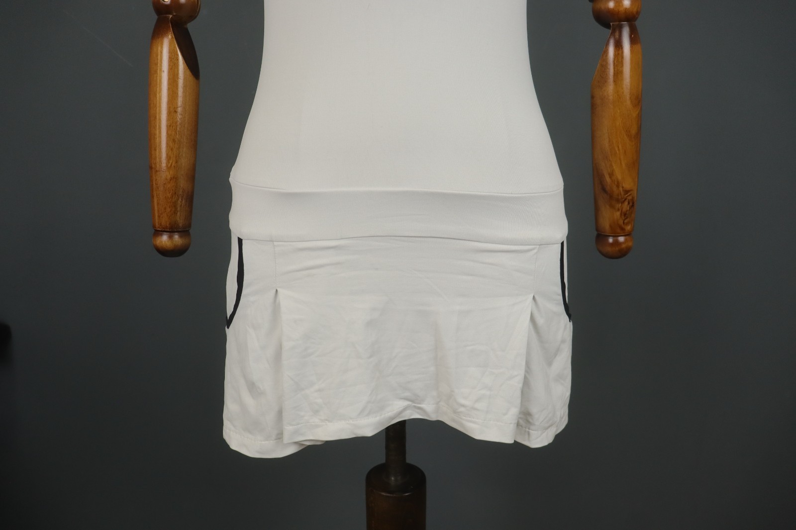 LACOSTE Sport White Black Stretch Sleeveless V-Neck 1/4 Zip Tennis Dress Size 40